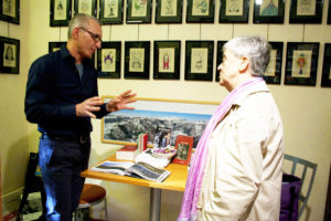 L’autore e Luisa Muraro nella storica libreria La Casa di Giovanni prima della conferenza “Non rinunciamo alla nostra forza”, 24 aprile 2013.