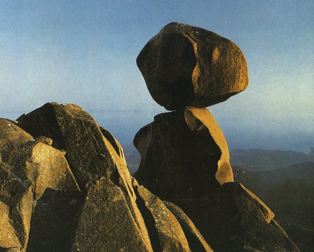 L'Omu di Cagna, 1217 m, Corsica. Forse la montagna più difficile del mondo, "sempre in bilico".