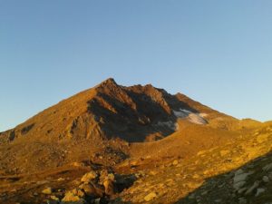 Punta Ferrand e i monte Niblè all'alba