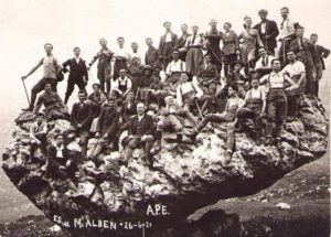 Gita sociale all'Alben (Val Brembana - 1921) dell'APE storica.